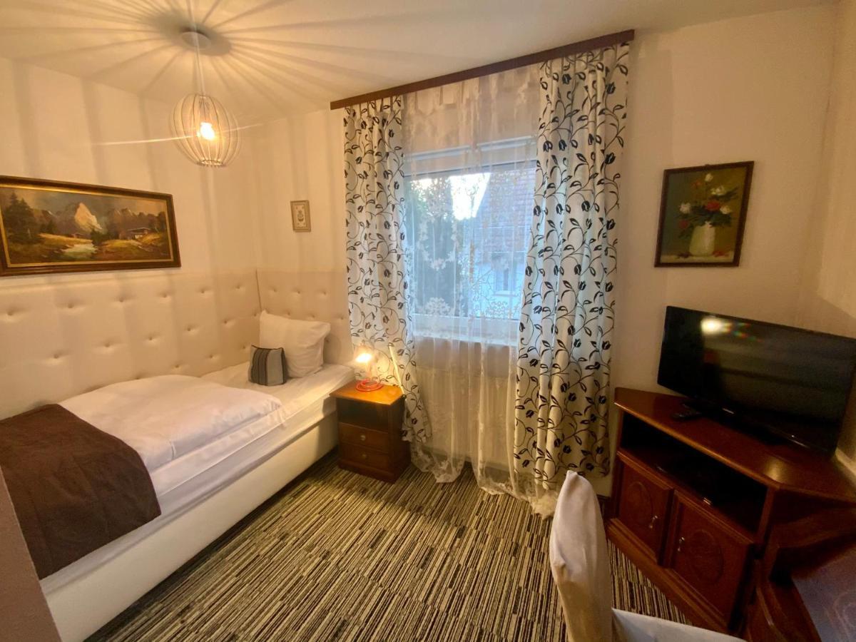 Hotel Attache Раунхайм Екстериор снимка