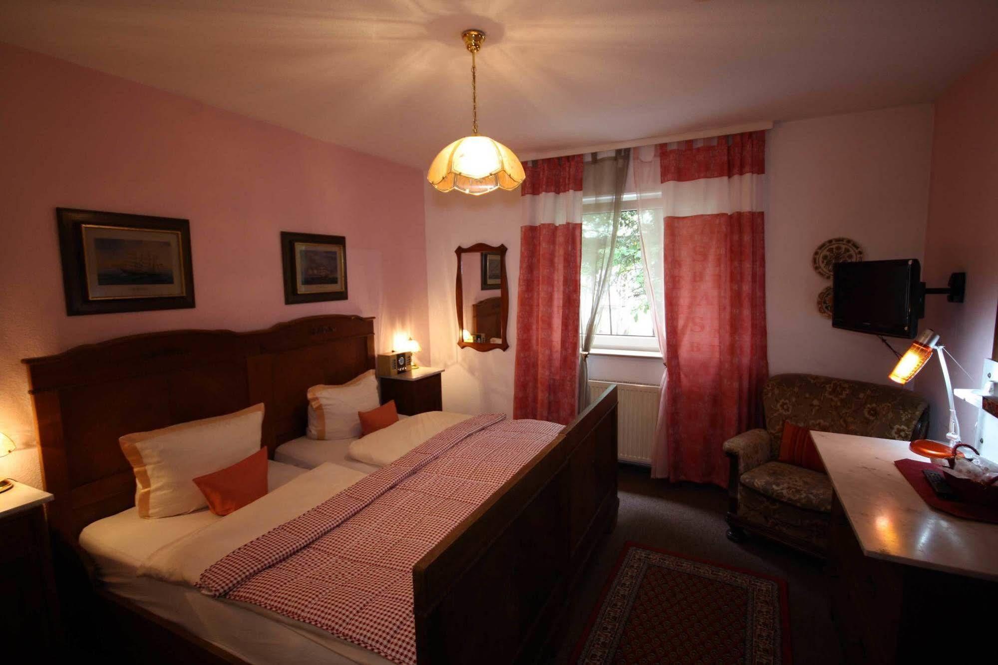 Hotel Attache Раунхайм Екстериор снимка
