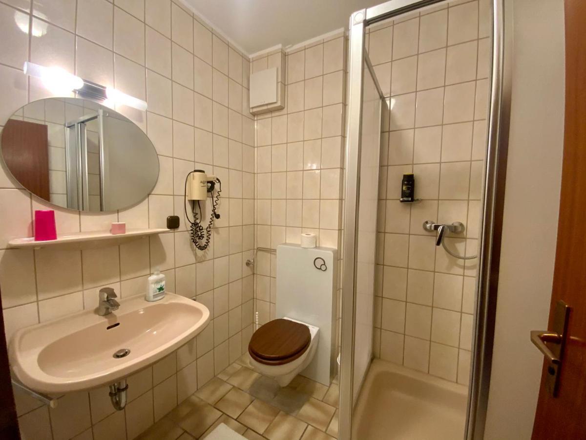 Hotel Attache Раунхайм Екстериор снимка