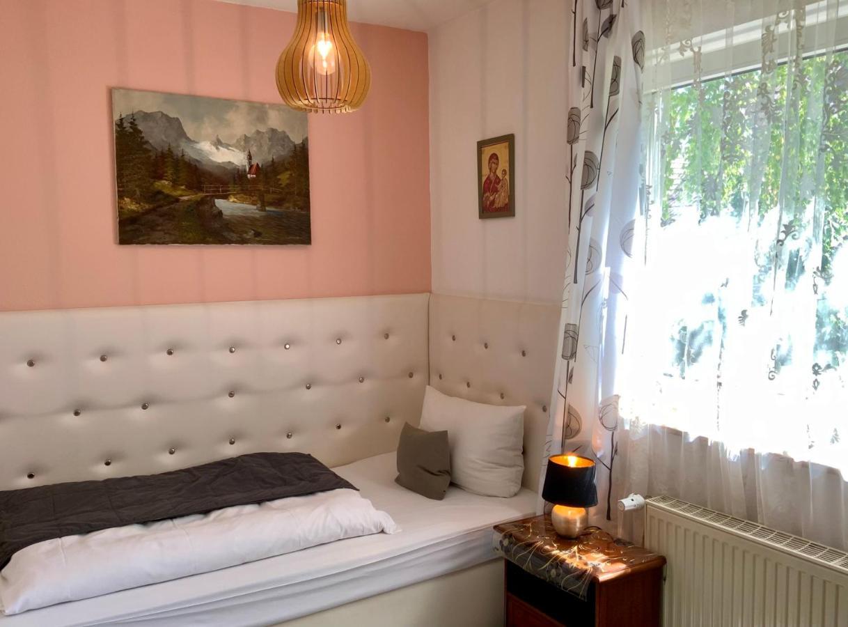 Hotel Attache Раунхайм Екстериор снимка