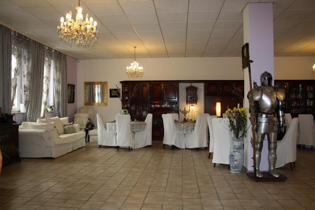 Hotel Attache Раунхайм Екстериор снимка