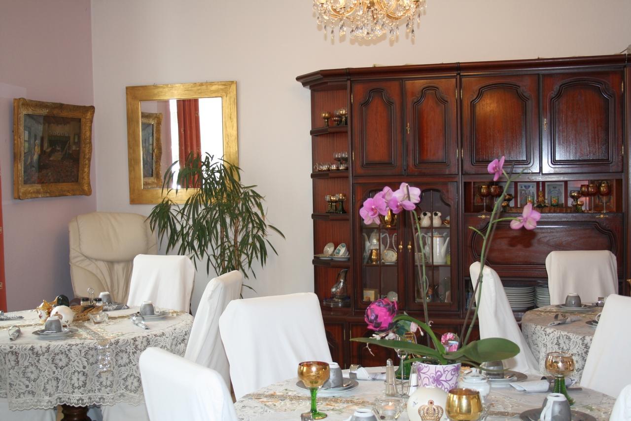 Hotel Attache Раунхайм Екстериор снимка