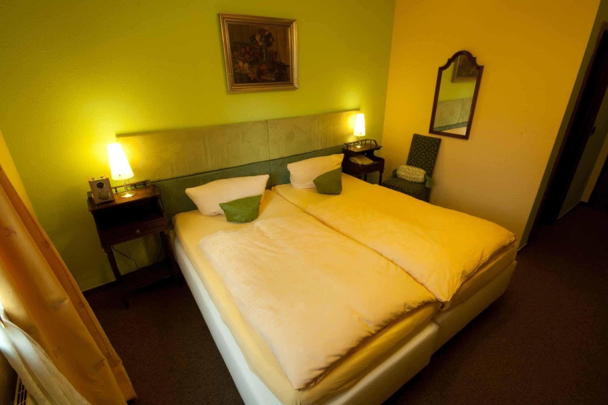 Hotel Attache Раунхайм Екстериор снимка