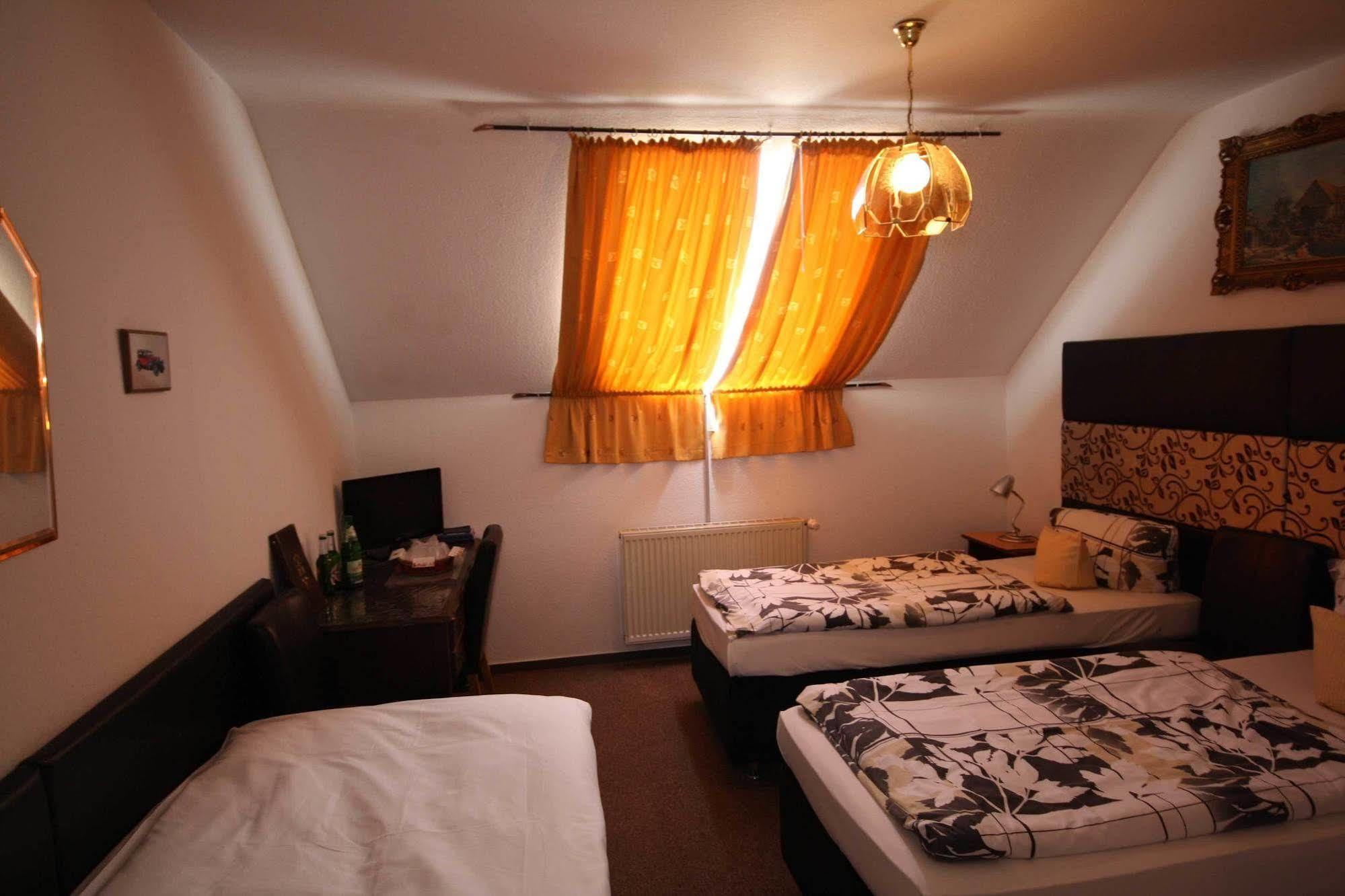 Hotel Attache Раунхайм Екстериор снимка
