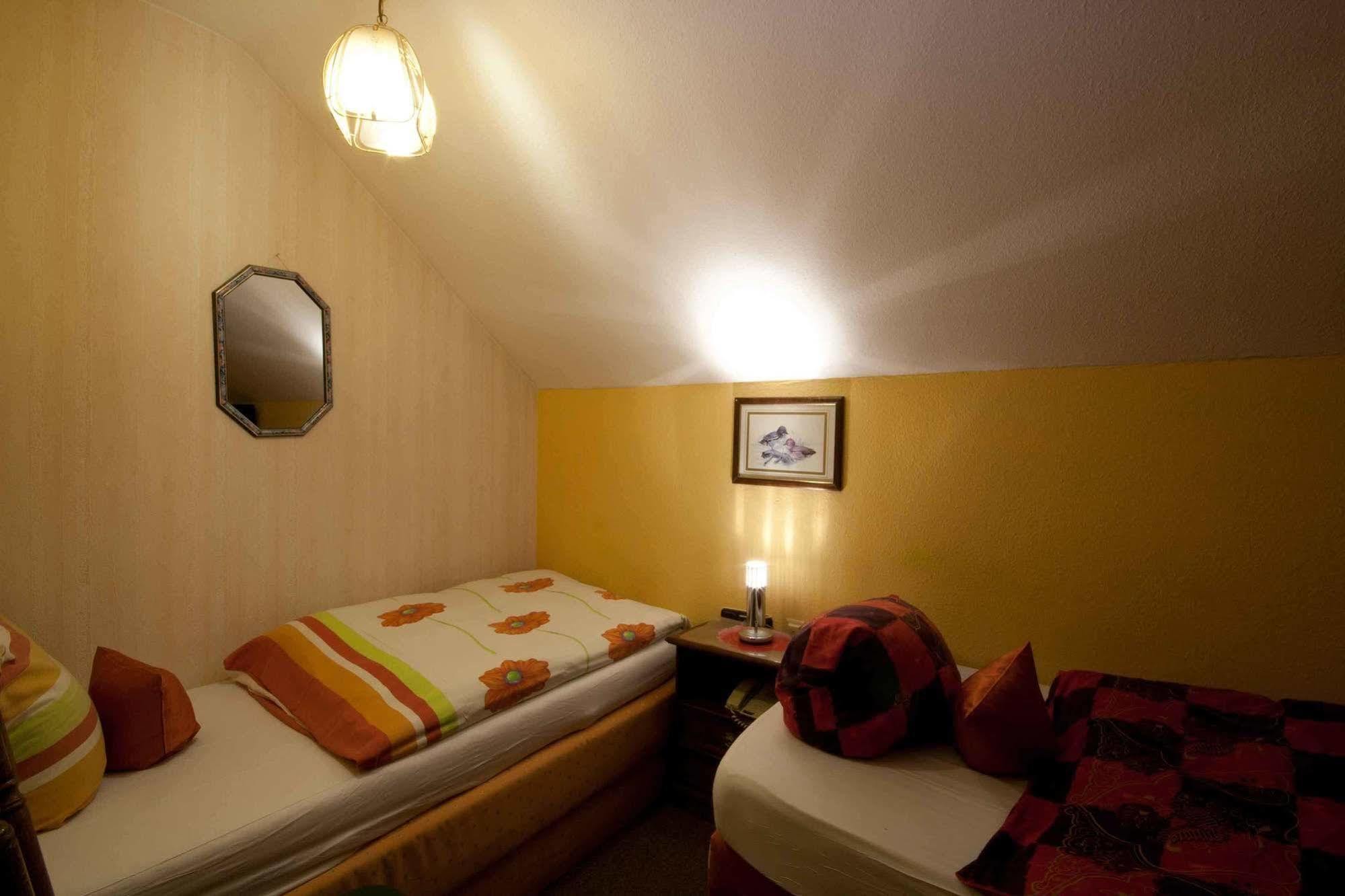 Hotel Attache Раунхайм Екстериор снимка