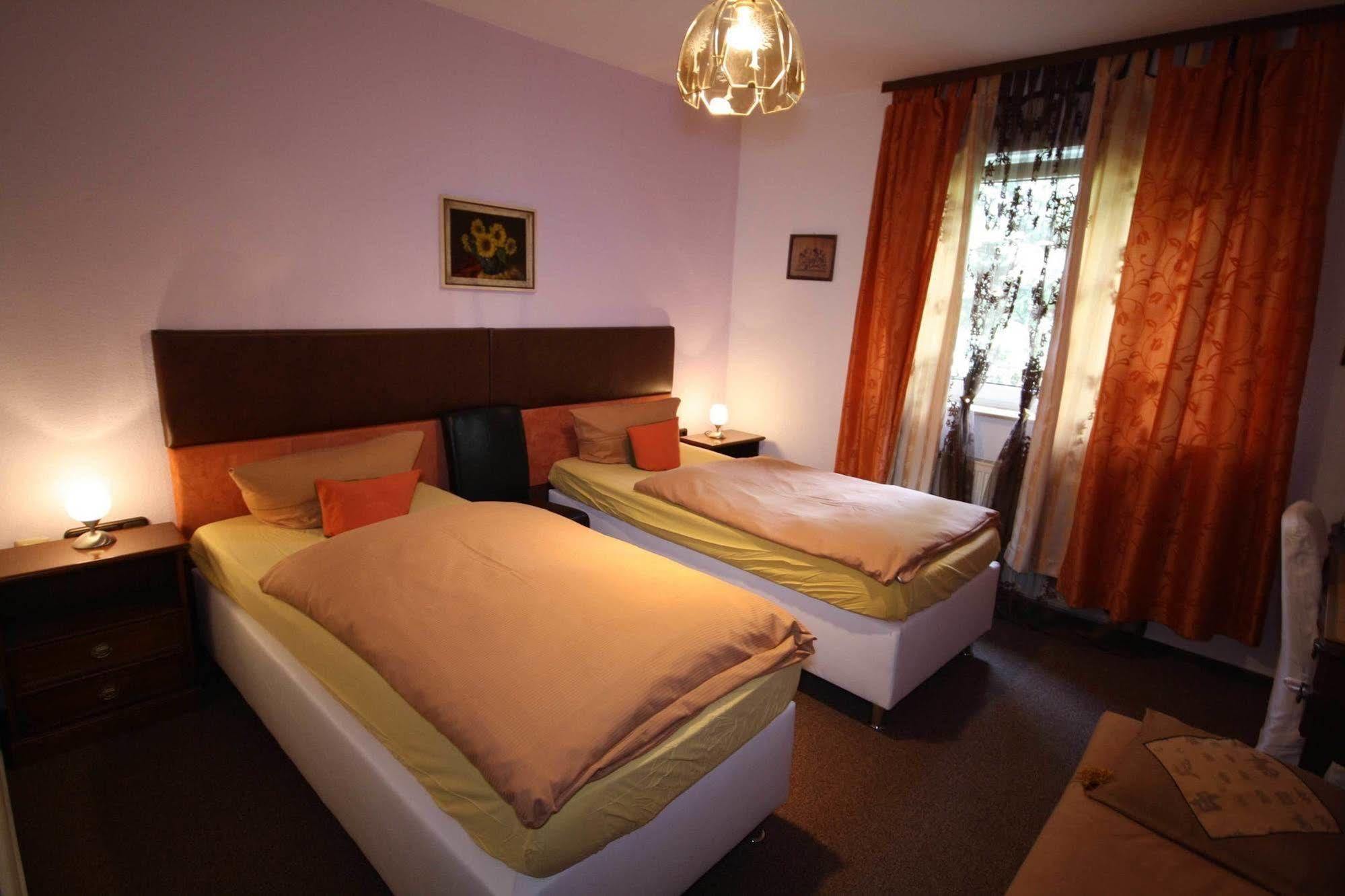 Hotel Attache Раунхайм Екстериор снимка