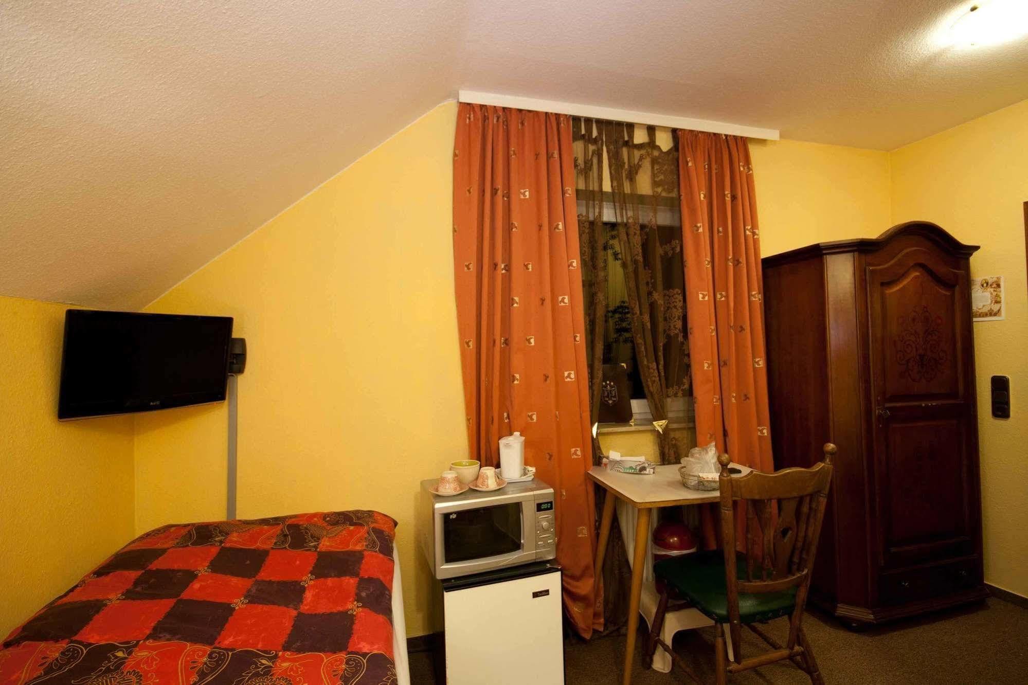 Hotel Attache Раунхайм Екстериор снимка