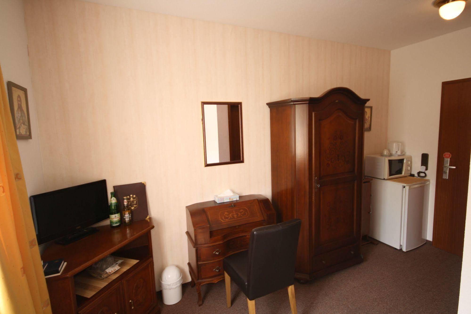 Hotel Attache Раунхайм Екстериор снимка