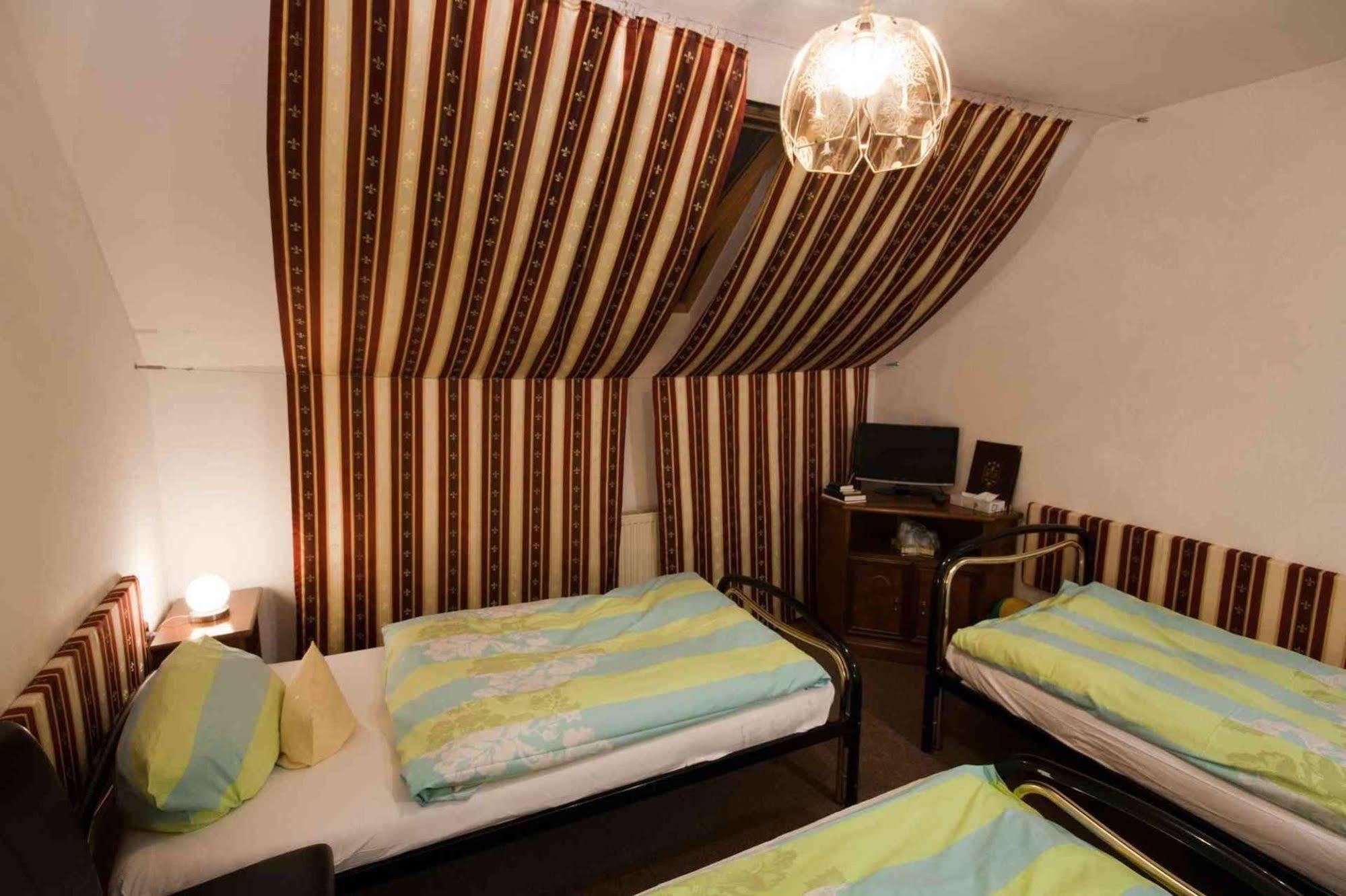 Hotel Attache Раунхайм Екстериор снимка