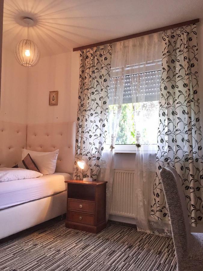 Hotel Attache Раунхайм Екстериор снимка