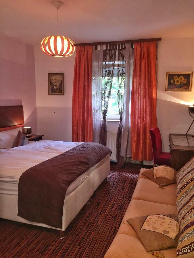 Hotel Attache Раунхайм Екстериор снимка